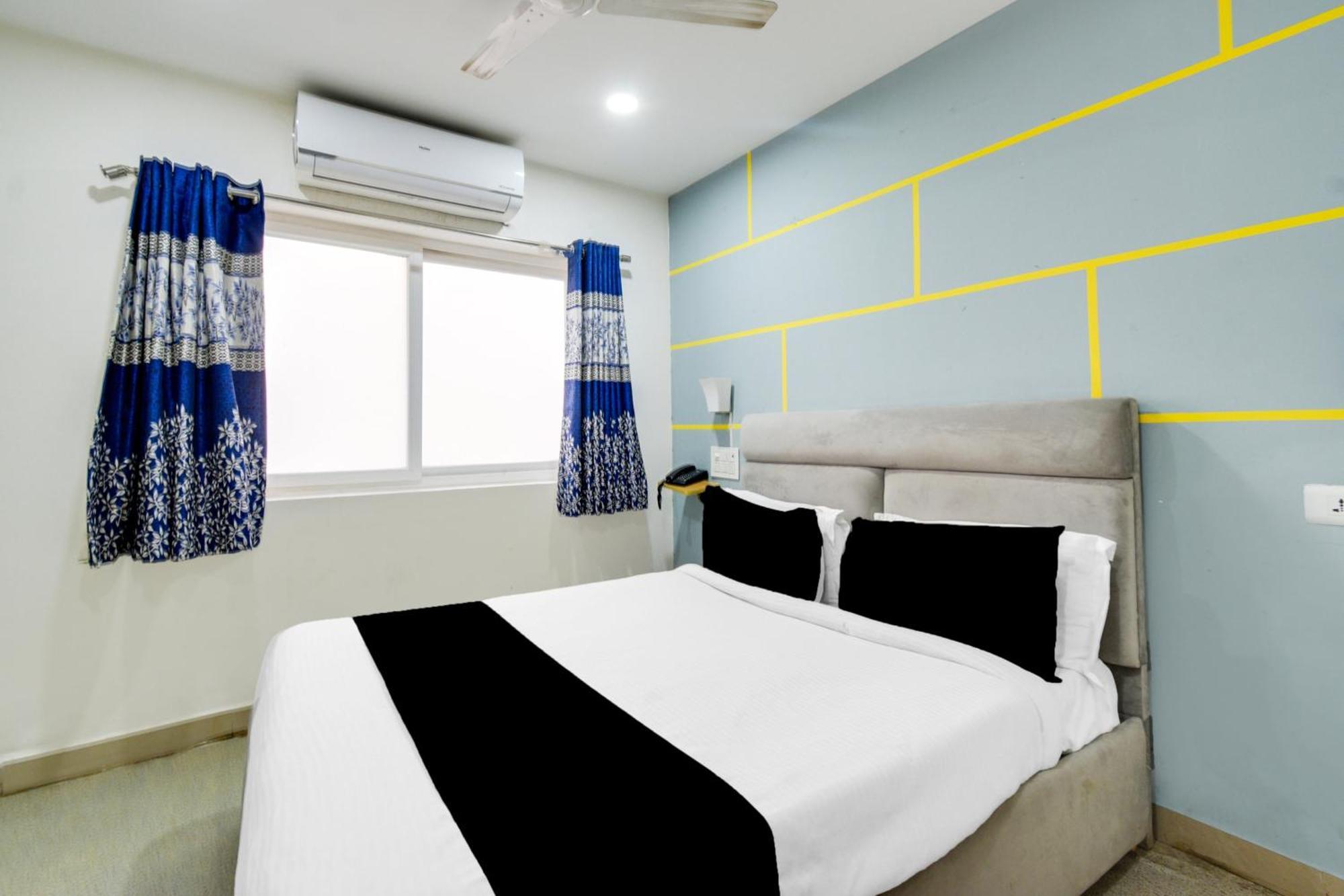 Super Townhouse Madhapur 100 Feet Road Formerly Jkc Grand Hajdarábád Exteriér fotografie