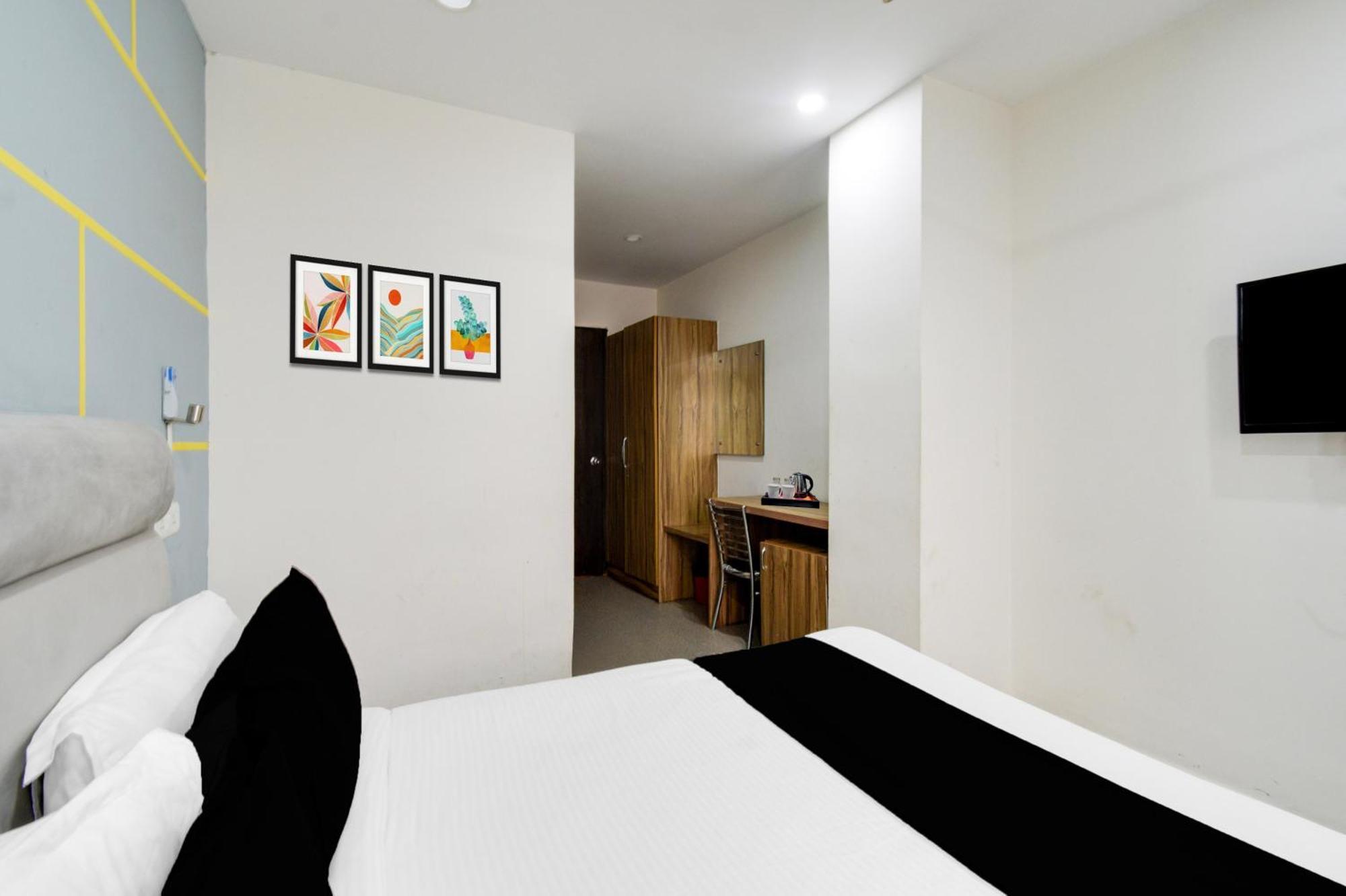Super Townhouse Madhapur 100 Feet Road Formerly Jkc Grand Hajdarábád Exteriér fotografie